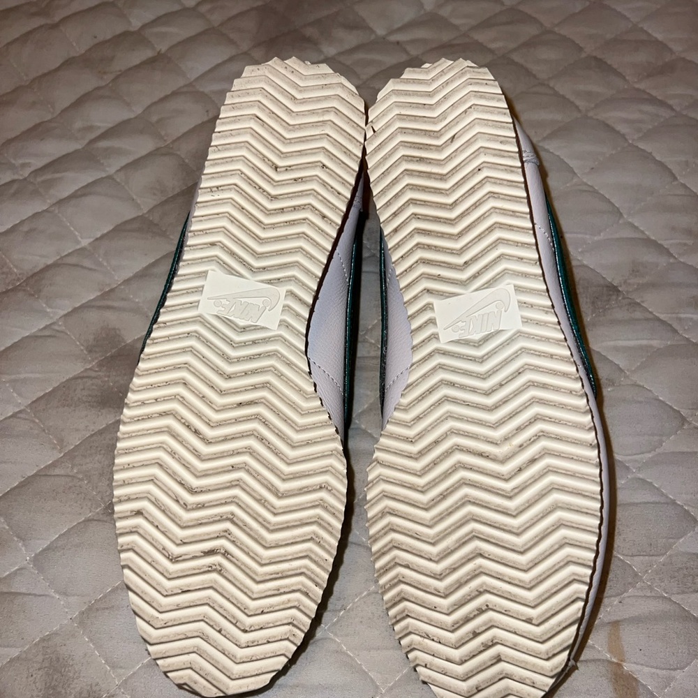 STRANGER THINGS Hawkins Nike Classic Cortez - Picture 7 of 10